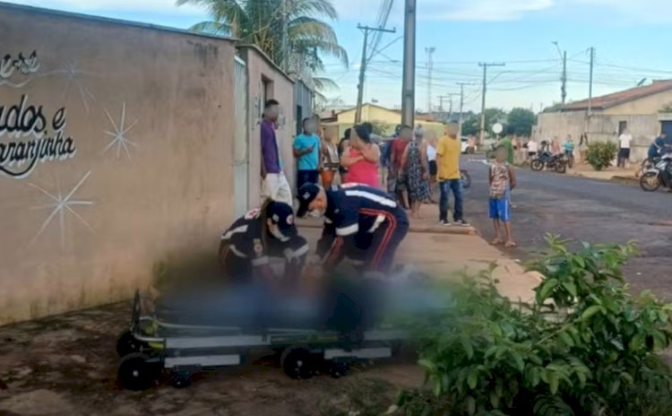 Mulher é morta a facadas pelo namorado, diz delegado